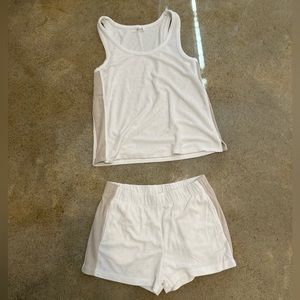 Barefoot dreams beach set white and beige size small - never worn